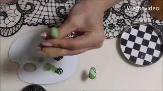 Einfaches Herbstdesign mit schönen Grün-Tönen und Blätterranken