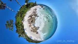 Hyams Beach, one of the whitest sand beach in Australia.