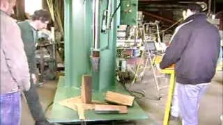 Fendeuse verticale monopoutre pour merrain