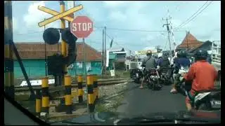 pintu perlintasankereta tasik