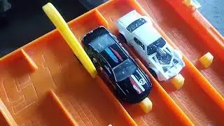 1970 Pontiac Firebird Hot Wheels Legends Edition vs. 20 American Muscle cars
