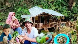 Rumah kami jauh dengan rumah orang lain.