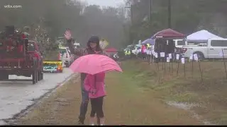 Boykin Christmas Parade sloshes through December downpour