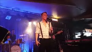Komiat - Täysikuu