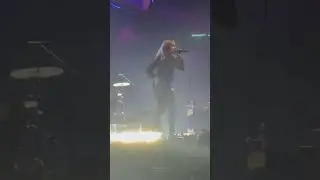 Paramore - Hard times (Someone will get fired) &iexcl;Ups!