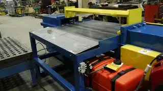Gas powered pallet dismantler