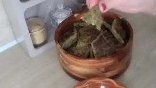 Recette traditionnelle kabyle aghroum lahwal.Galette aux fines herbes fra&icirc;ches🫓