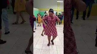 DANCER STEALS THE SHOW #music #humor #dance #musicadancante #cumbia #musica
