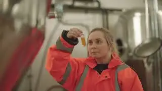Drop Bear Beer gyda Cymraeg
