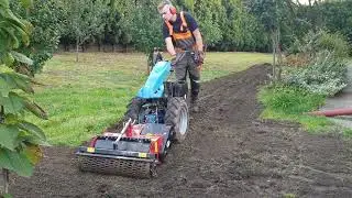 Przygotowanie terenu pod trawnik ciągnik BCS 740 z glebogryzarką separacyjną R2 Condor 62 Light
