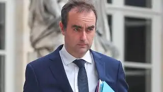 Budget 2026 : hausse des imp&ocirc;ts, gel de prestations sociales... L'examen du projet de loi d&eacute;bute