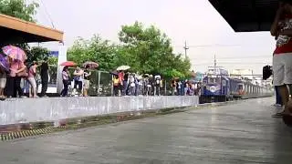 PNR DEL 914 + EMU set 2 arriving at Espa&ntilde;a Station