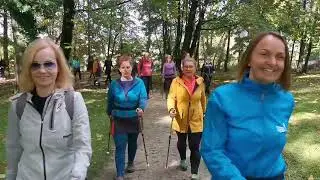 Modern&yacute; nordic walking preveden&yacute; na&scaron;imi in&scaron;truktormi/kami a Tiinou Arrankoski &scaron;&eacute;fkou ICNW.
