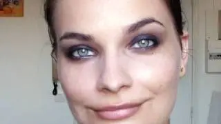 Maquillage: oeil charbonneux violet avec Nivea