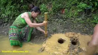 Survival Skills - Dig Deep Mud Hole Shelter For Fish - Solo Bushcraft Catch Big Catfish