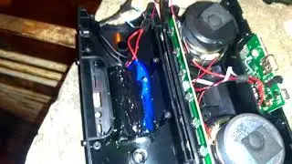 JBL Charge 3 Ligação de 2 baterias ligado em paralelo com Resistor Caixa - Réplica 1 Linha