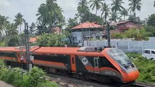 20632 Thiruvananthapuram Central - Mangaluru Central Vande Bharat Express crossing Ollur| trainsound