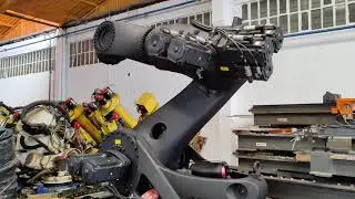 Super heavy payload robot Kuka Titan at Eurobots