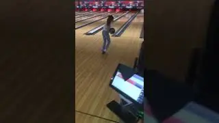 2 handed girl bowler