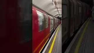 London Underground!! #trains #railway #railfans #shorts #shortsvideo #transport #travelvlog #uk