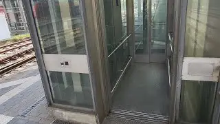 Alter OTIS Aufzug von 2001 am Bahnhof Roth