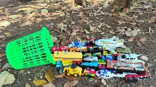 Menemukan Mainan Mobil-mobilan, Mobil Truk Pasir, Mobil Truk Tangki, Mobil Polisi, Excavator, Tayo