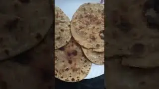 Garam Garam Parathe khatti meethi Chatni Or Achar ke Sath🤤🤤😋😋😋😋#youtubevedio