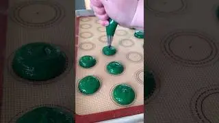 Dark green macarons 💚 #chill #vibes #baking #satisfying #macaron #foodie #dessert #fyp #viral #yum