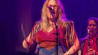 Cass King and the Cassettes cover David Bowie (
