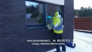 Langų valymas žiemos metu.                 www.akvamarinas.lt