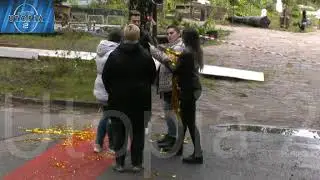 Gisteren - Ontvangst van de gasten bij het feestje