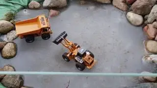 RC Dump Track and Bulldozer Huina Toys in Fight