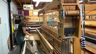 Weaving a rug with a manual dobby