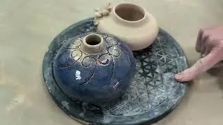 Making pottery with one hand on the wheel Изготовление гончарных изделий одной рукой 26_01_2026