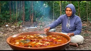 Primitive Life Cooking &ndash; Huge Fish Soup Over Fire in the Wild Forest