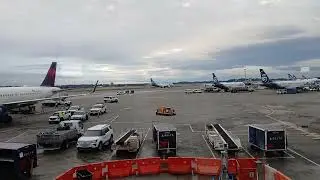 Tại Sân bay Quốc tế Seattle Washington 