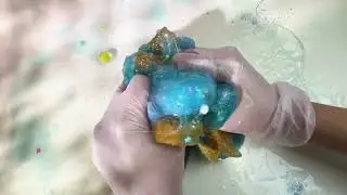 Frozen sponge meets slime&hellip;then I slice it !😱✂️#asmrsounds #asmr #satisfying #slime #spongeasmr