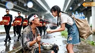 【FULL】首富假扮乞丐測試眾人，只有撿破爛女孩用身上最後一塊錢買包子送給他！真實身分曝光，他奉上價值連城的百寶箱報恩，全場後悔莫及！ #短劇#報恩