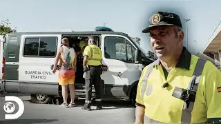 Guardia Civil investiga dos pasajeros sospechosos | Control de Carreteras | Discovery Latinoamérica