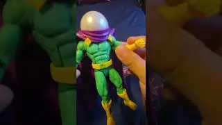 Обзор распаковки фигурки Marvel Legends Retro Mysterio