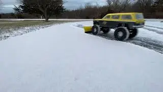 Axial SCX 10 MORRVAIR Snow Plowing Action
