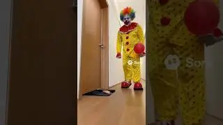 Джейк Пол расплющивается, как бумага, и проскальзывает под дверь 😭💀