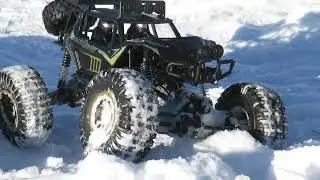 Rock Crawler 4x4 in snow (cheap rc crawler) 
