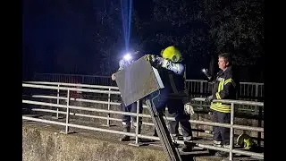 Leck an Wehranlage verursacht &Ouml;lfilm auf der Aller bei Flotwedel
