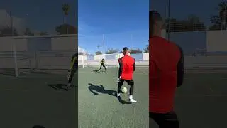 PORTERO PROFESIONAL explica c&oacute;mo PARAR  un 1 VS 1 #shorts #consejos #porteros