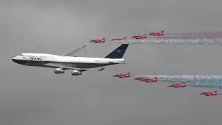 Spectacular formation Red Arrows & Boeing 747 retro style RIAT 2019
