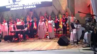 30 años alzad banderas de amor