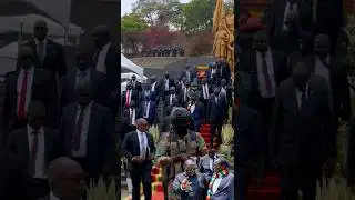 JE Prezydent Mnangagwa i Wiceprezes Chiwenga opuszczają Pole Bohater&oacute;w Narodowych #mnangagwa #chi...