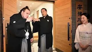 安青錦の師匠・安治川親方「私も一緒に闘っているつもり」　初日朝に「勝守」購入…験担ぎの青色マフラーで国技館へ／初場所
