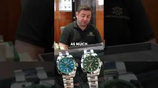 Синий или чёрный? Он не может решить, какие часы Rolex Milgauss ему нравятся больше.